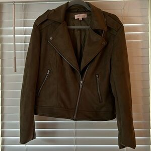 UGC- army green//suede material